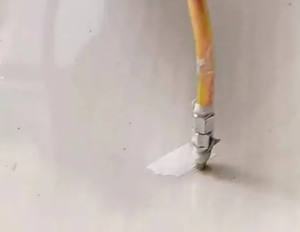 玉屏瓷砖空鼓维修公司专业解答在瓷砖铺贴过程中，如果使用的砂料过粗（如全部使用了粗砂），可能会导致以下问题